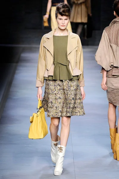 Look 15